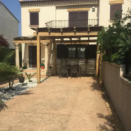 Casa Ionut 度假居 *
